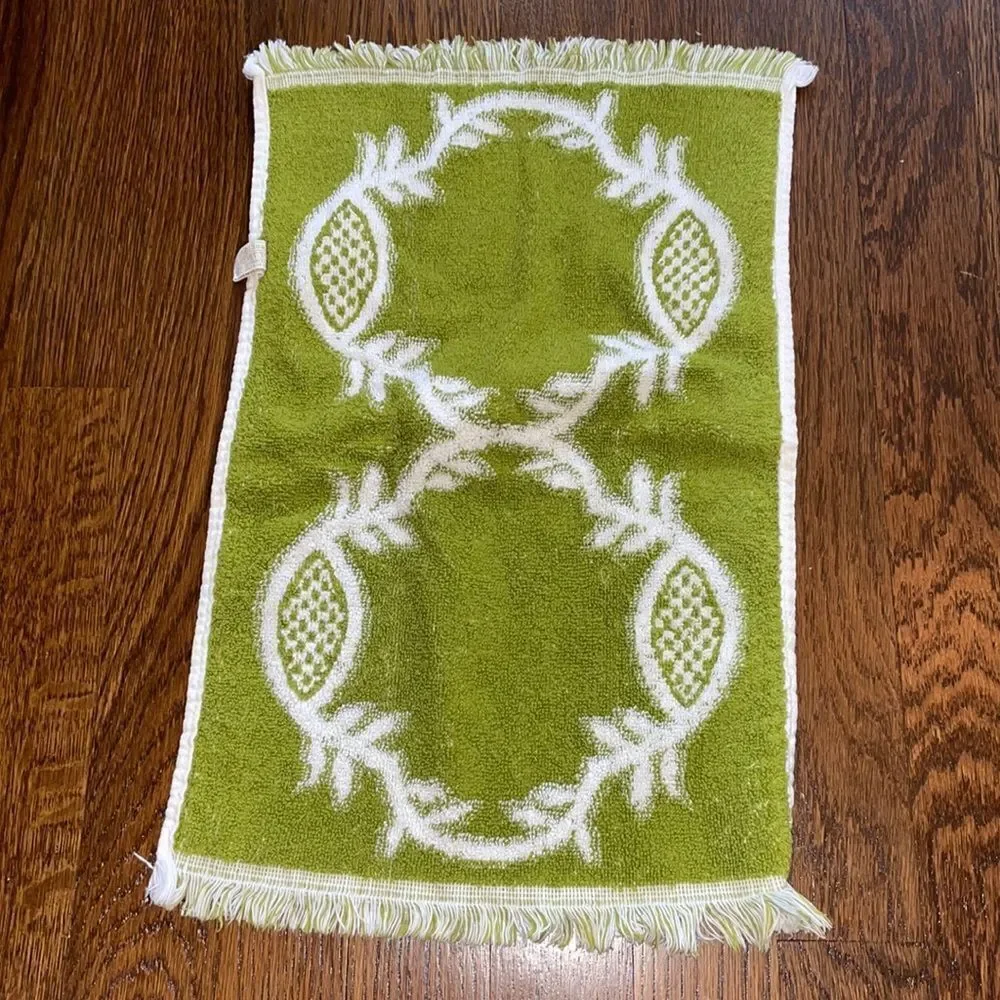 Vintage 70s Sears Velvet Touch white‎ & avocado green cotton bath hand towel